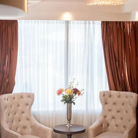 Tselikas فندق كوزاني